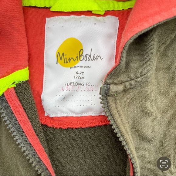 Mini Boden Dino Hoodie size 6-7y Preowned unisex tiny marks from wear and tear - Picture 3 of 5